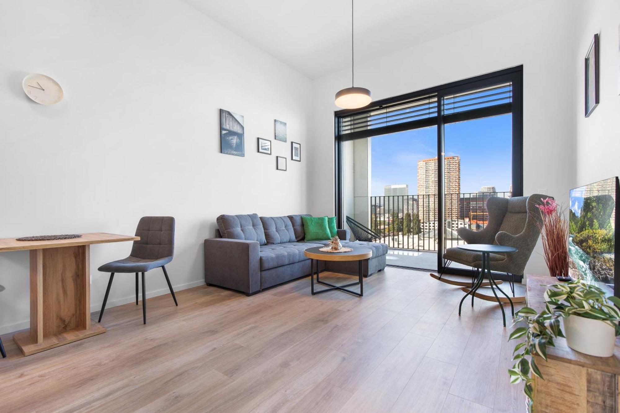 Apartment W Downtown View & Garage Parking *
