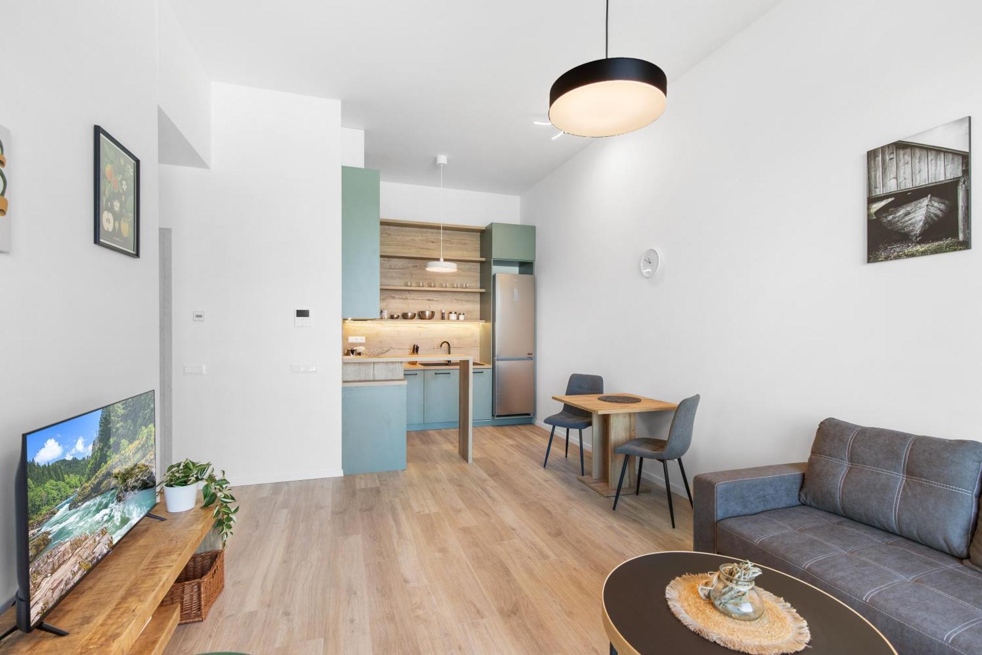 W Downtown View & Garage Parking Apartment *